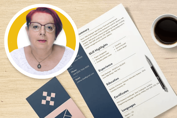 W lewym górnym rogu postać Iwony Kamińskiej, HR Manager z Grupy AF. W tle dokumenty CV, pióro i filiżanka z kawą.