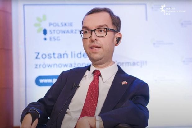 Zdjęcie opis po prostu: Adrian Furman podczas Gali Innowatorów zorganizowanej przez Polskie Stowarzyszenie ESG.